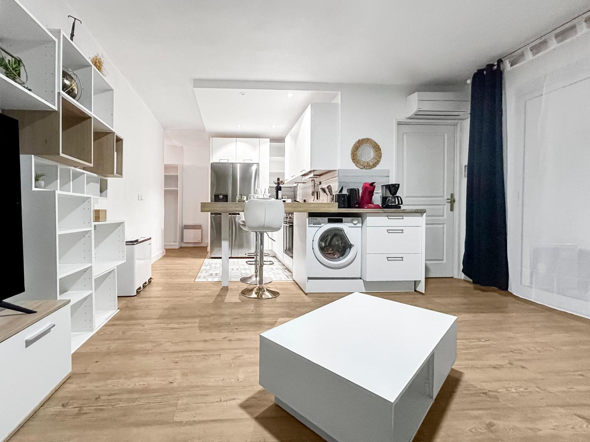 Appartement Balcon, Parking, Piscine Et Clim' A 2 Pas Du Port Santa Lucia Saint-Raphaël